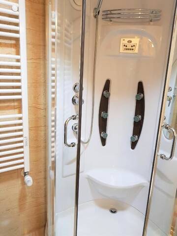 Фото номера Двухместный номер Делюкс с 1 кроватью Отель Villa Lotus г. Дева 3
