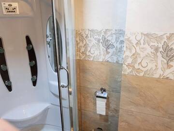 Фото номера Двухместный номер Делюкс с 1 кроватью и балконом Отель Villa Lotus г. Дева 4
