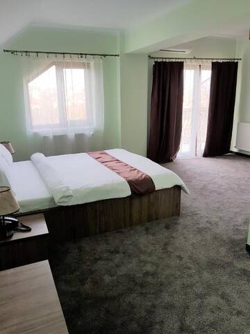 Фото номера Двухместный номер Делюкс с 1 кроватью и балконом Отель Villa Lotus г. Дева 10