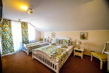 Фото номера Трехместный номер Гостевой дом Casa Alina г. Дева 8