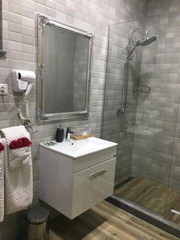 Фото номера Улучшенный двухместный номер с 1 кроватью Гостевой дом Casa Alina г. Дева 13