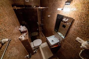 Фото номера Двухместный номер с 2 отдельными кроватями Отель Villa Etiquette г. Дева 7