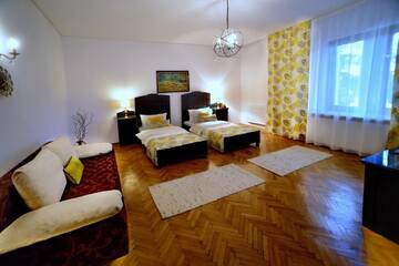 Фото номера Двухместный номер с 2 отдельными кроватями Гостевой дом Casa Negustorului г. Дева 3