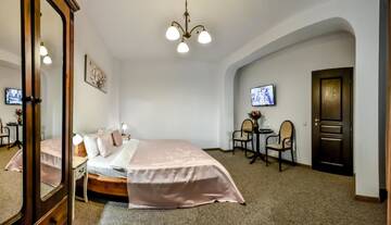 Фото номера Двухместный номер с 1 кроватью, вид на сад Гостевой дом Noblesse House г. Дева 11