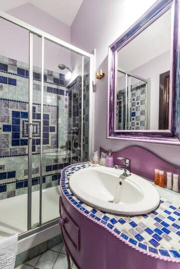 Фото номера Стандартный двухместный номер с 1 кроватью в мансарде Отель Conacul Archia г. Дева 61