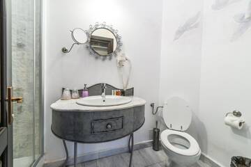 Фото номера Стандартный двухместный номер с 1 кроватью в мансарде Отель Conacul Archia г. Дева 55